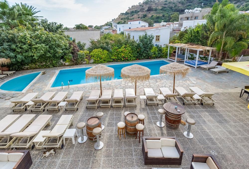 Hotel apartamentowy Antonis G. 2*